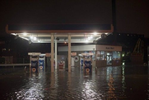 Una gasolinera inundada, cerca del Canal Gowanus
