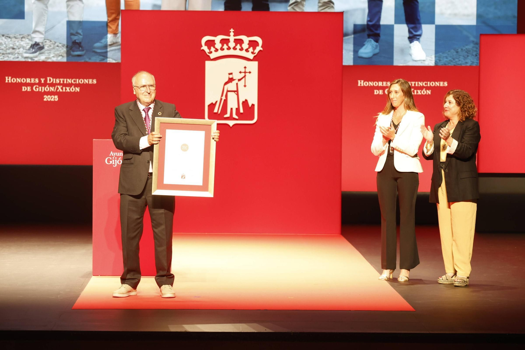 La entrega de medallas y distinciones de Gijón, en imágenes