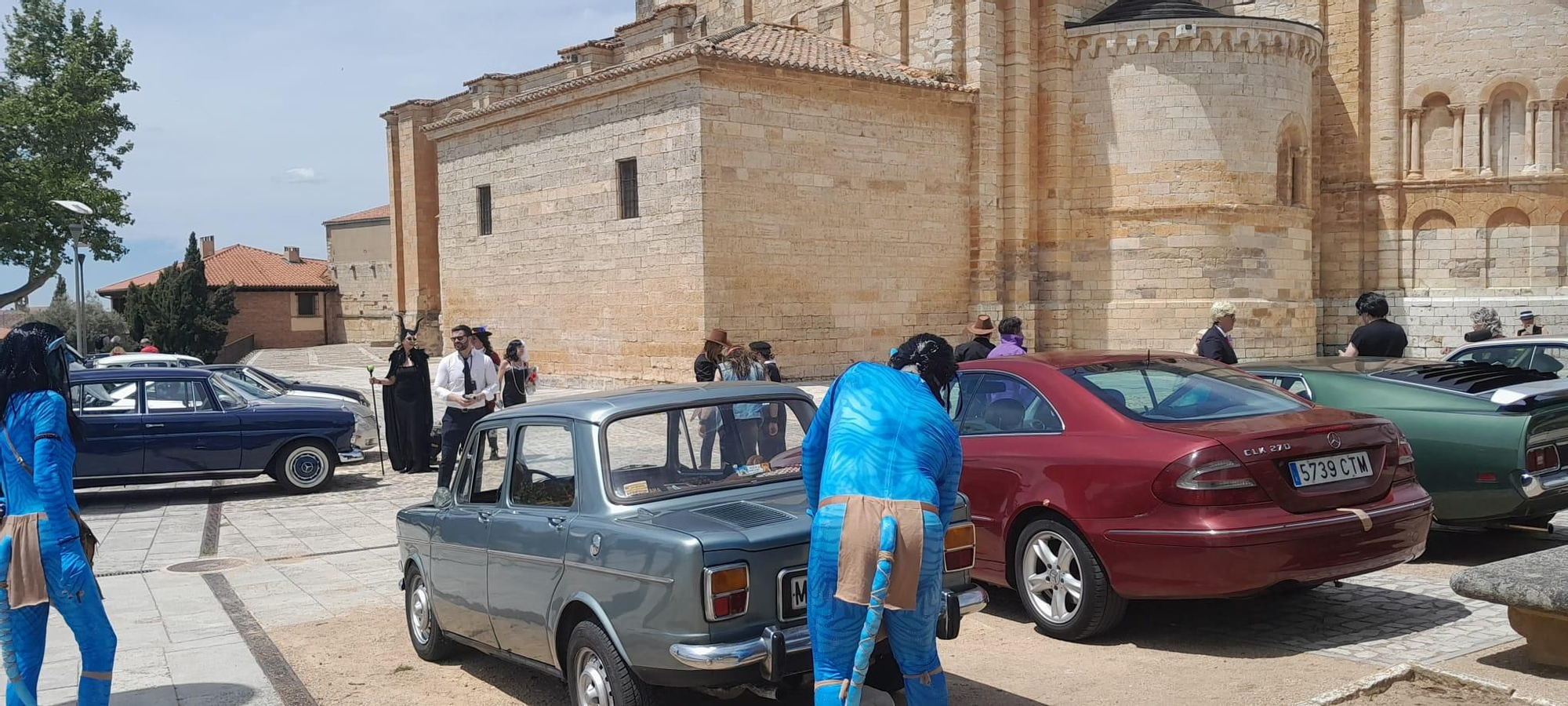 GALERÍA | Reunión de coches clásicos y fiesta de disfraces en Toro