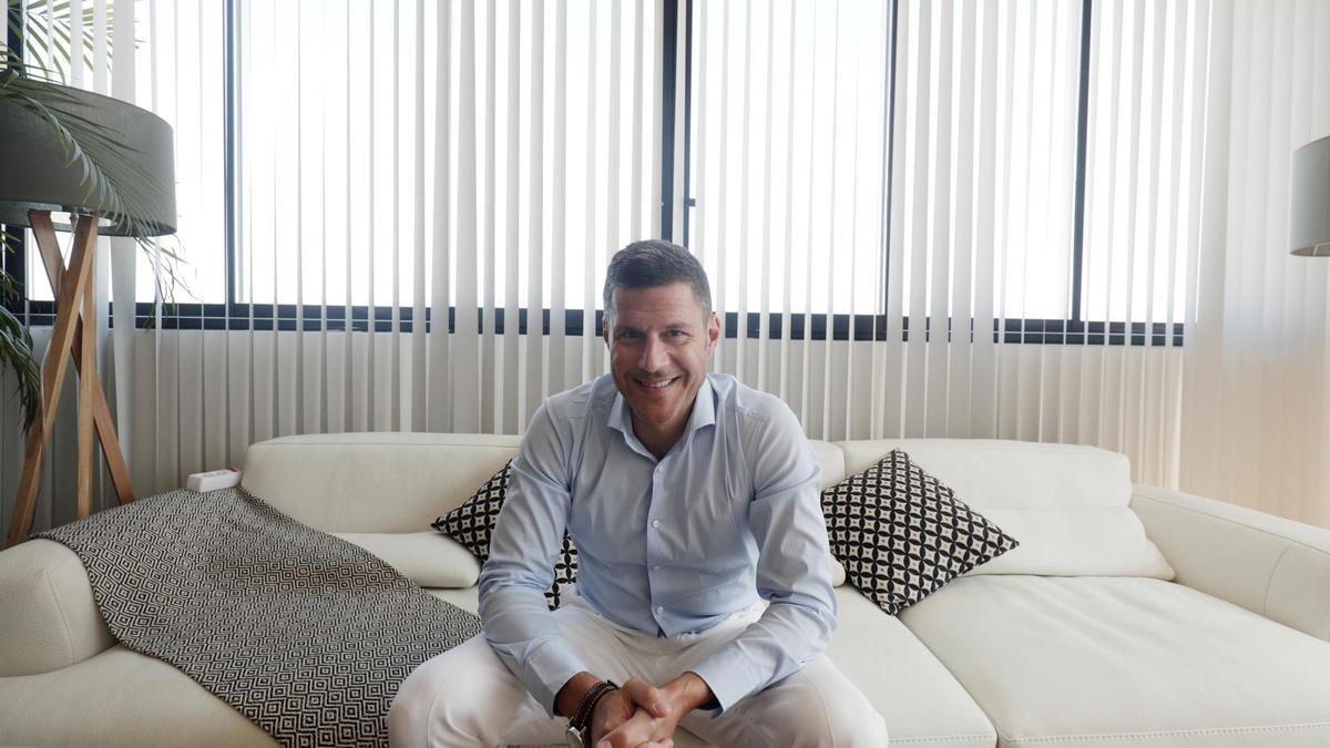 El CEO de OK Mobility, Othman Ktiri, en su oficina, en Palma.