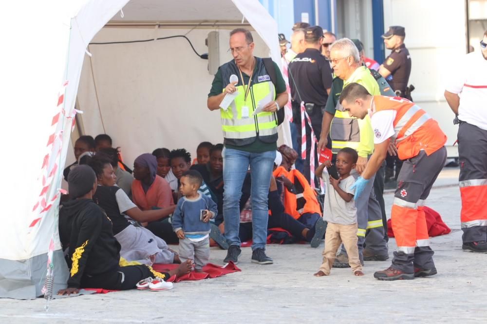 Llegan al puerto de Málaga 180 personas rescatadas de tres pateras