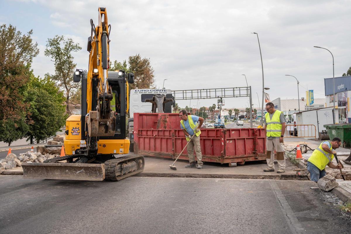 Obras de mejoras en la avenida Reina Sofía de Mérida.