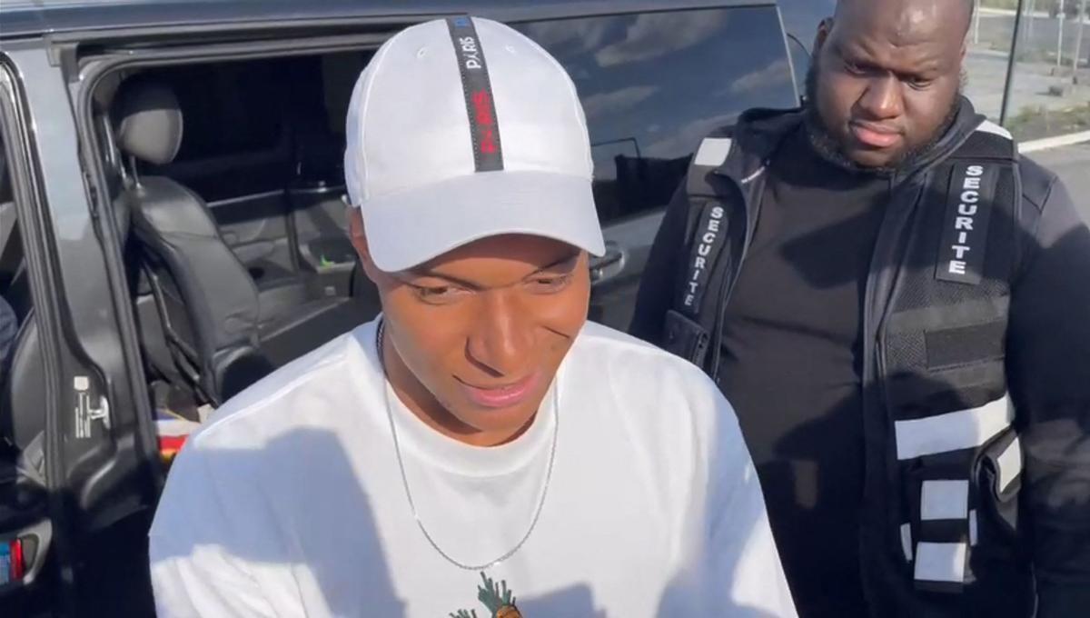 ¿Què passarà amb l’«indesitjable» Mbappé? El Reial Madrid espera, el PSG l’amenaça amb la grada i apareix l’Aràbia ¿Què passarà amb l’«indesitjable» Mbappé? El Reial Madrid espera, el PSG l’amenaça amb la grada i apareix l’Aràbia