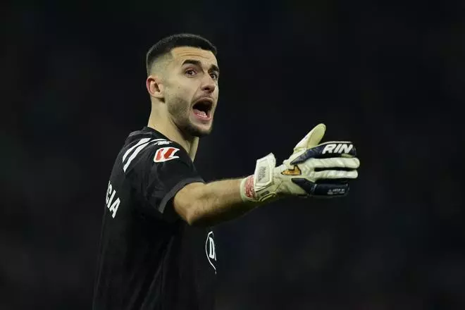 Joan García, el portero de los milagros ignorado por De la Fuente