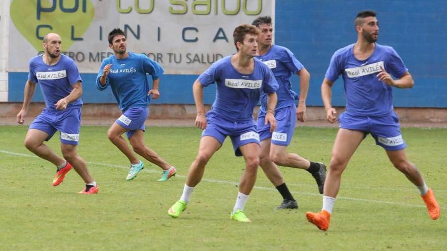 Cristian, autor del gol al Covadonga, con Luismi, Pantiga, Jorge Rodríguez y Juanma.