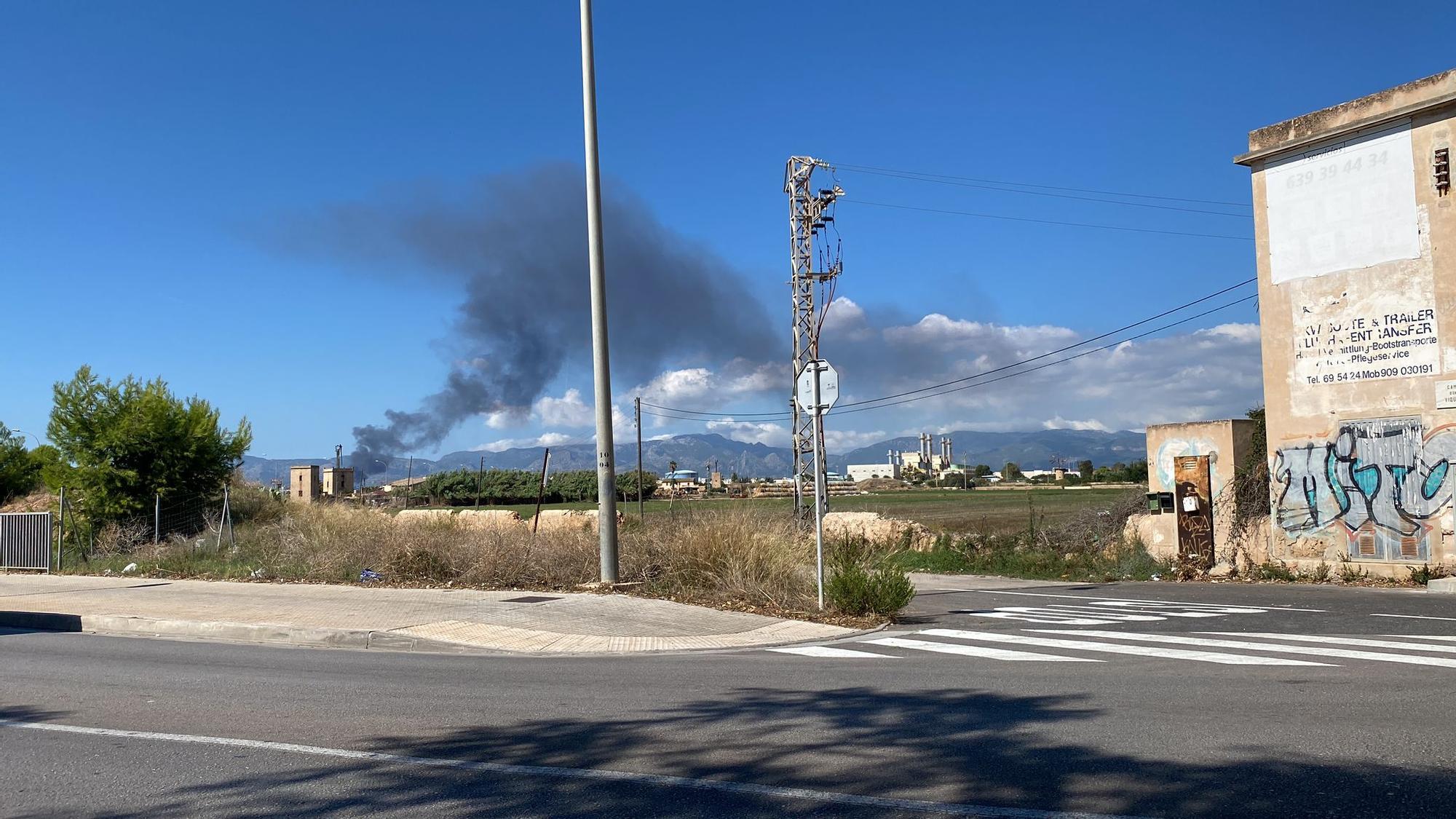 Gran incendio en el Polígono de Son Castelló