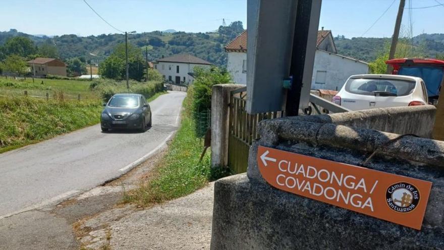 Cultura instala la señalización del Camín de los Santuarios en los puntos de Siero por los que transcurre la ruta a Covadonga