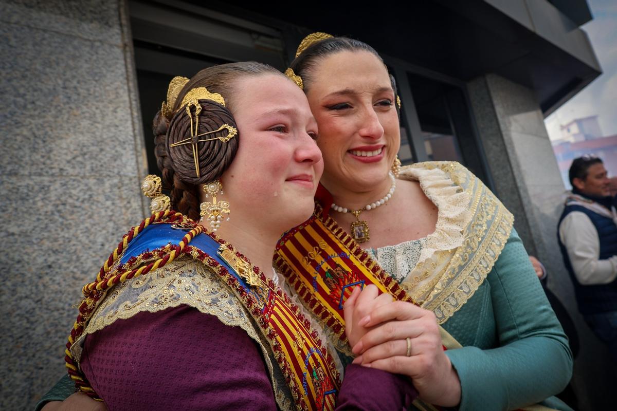 Las Falleras Mayores de Torrent 2026, Andrea Adelantado y Sara Magán, emocionadas tras su última mascletá.