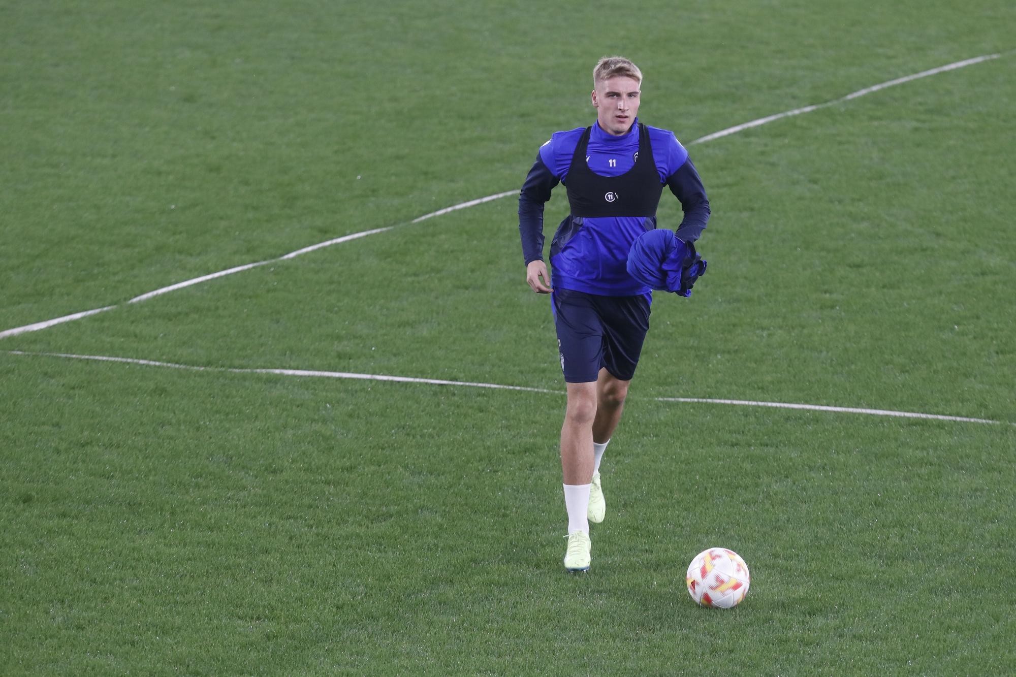 El Levante UD entrena en el Ciutat antes de viajar a Olot