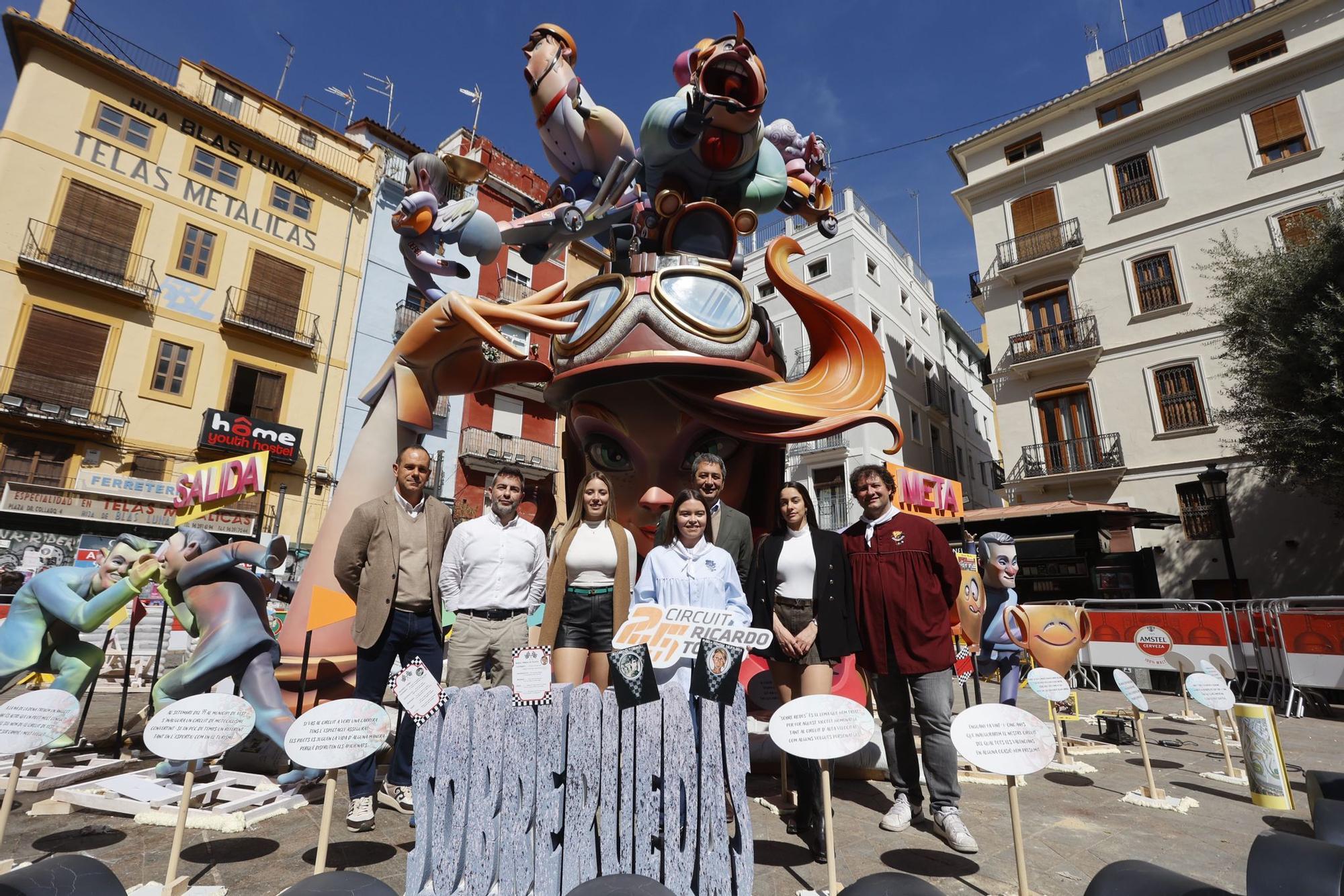 Nerea Martí y Marta García, en la plantà de la Falla del Circuit