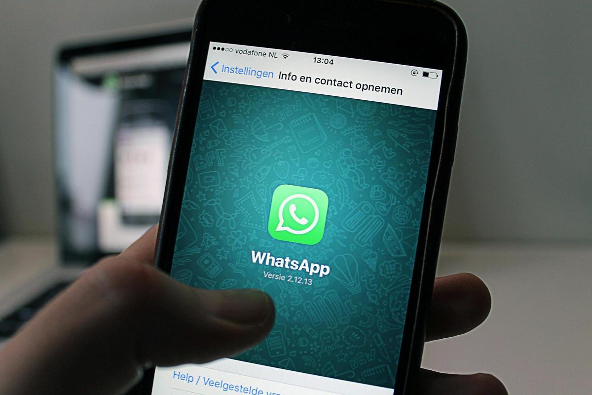 Imagen de la app de WhatsApp en un móvil.