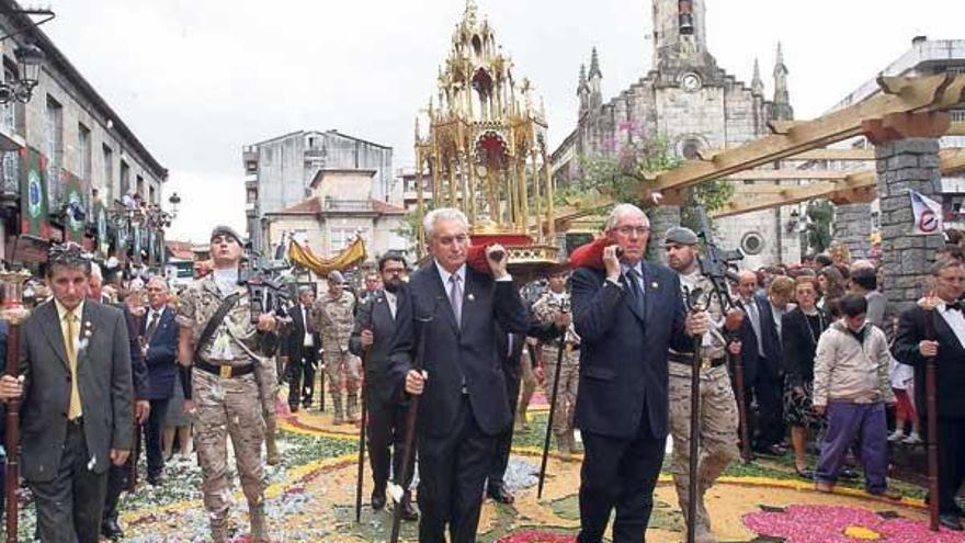 La tradición floral resiste a la lluvia