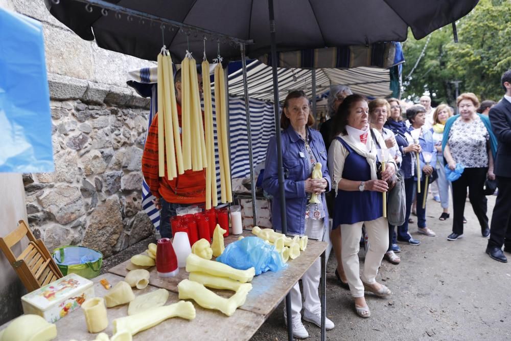 La última romería y el concierto de Tony Lomba ponen el broche final a las festividades en el Día da Irmandade.