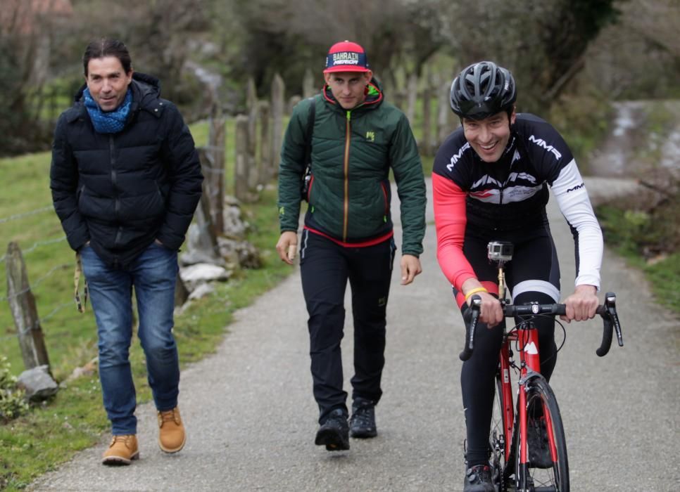 Subida de reconocimiento al final de la etapa de la Vuelta a España en Nava