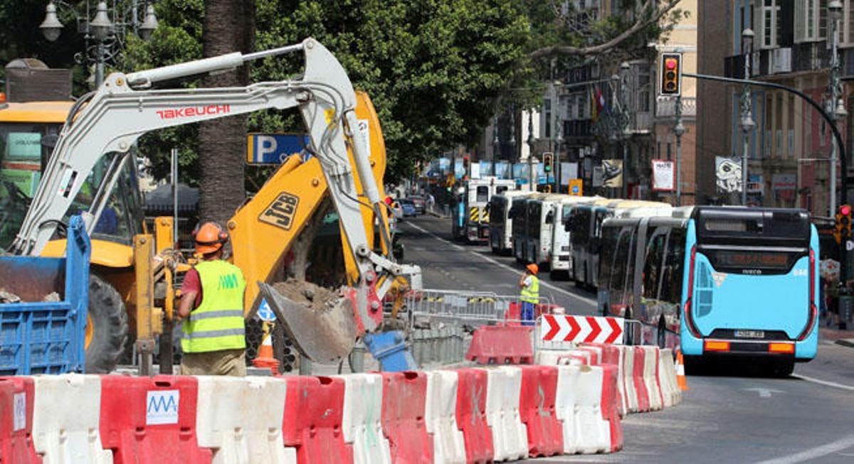 Imagenes de los desvíos de tráfico en la Alameda Principal.
