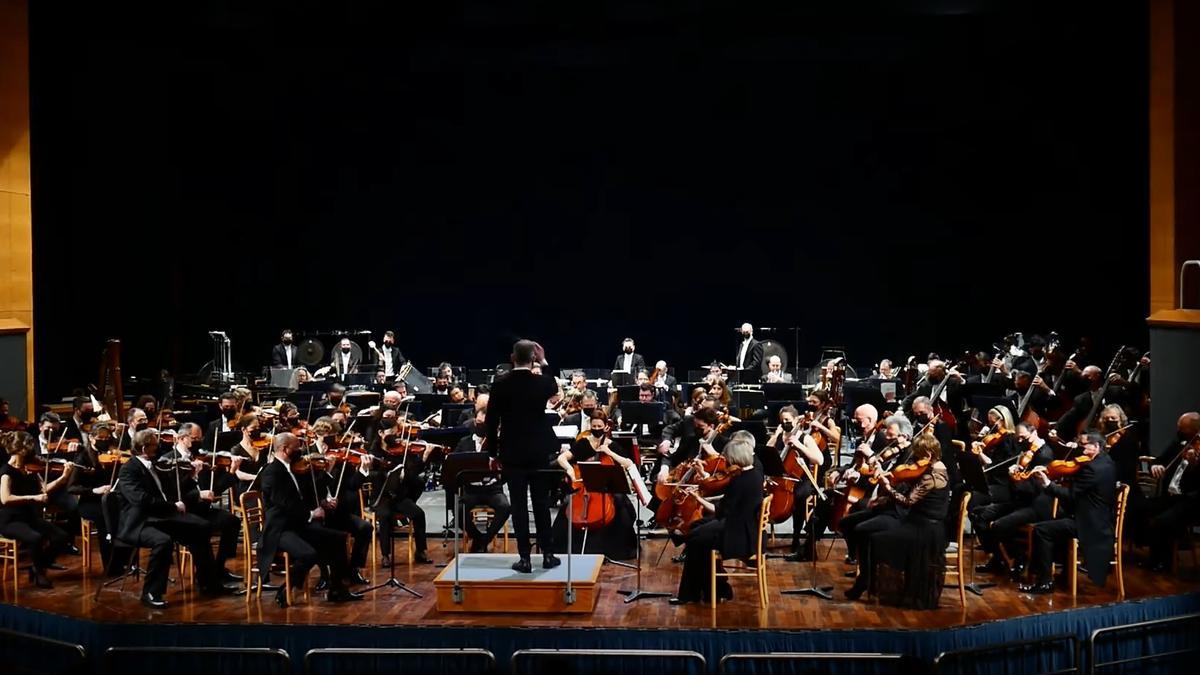 Un momento durante la actuación de la Orquesta Sinfónica de Galicia en Cuenca, ayer.