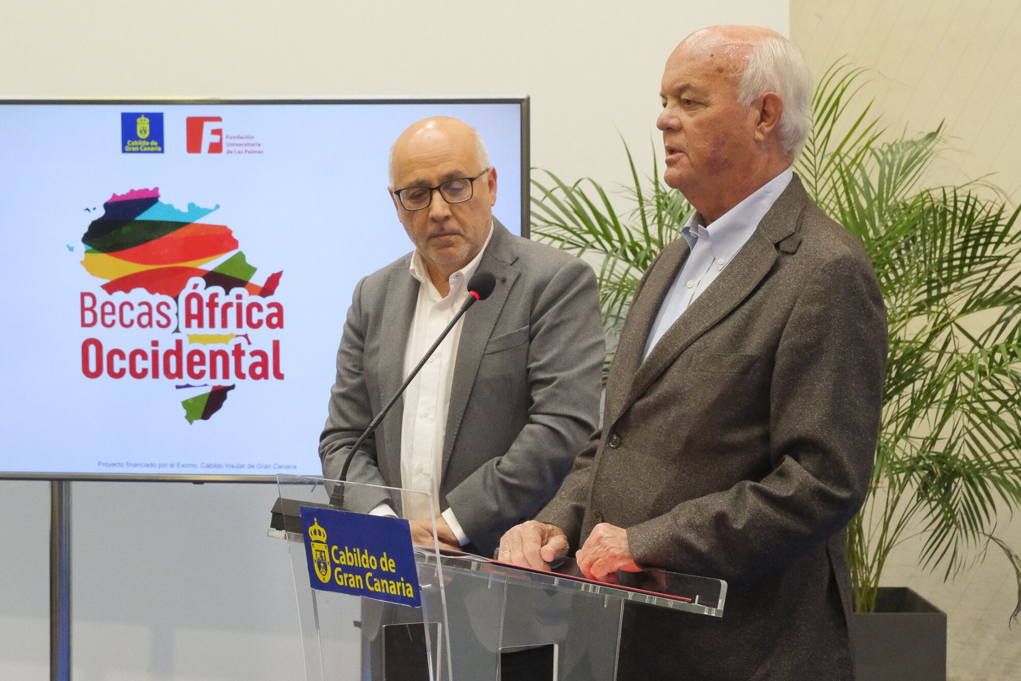 Recepción de 12 beneficiarios de las Becas África
