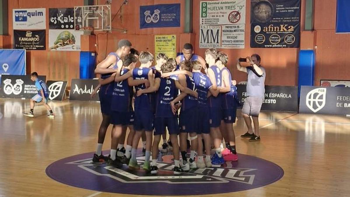 Los infantiles del Obradoiro reunidos en el cículo central.