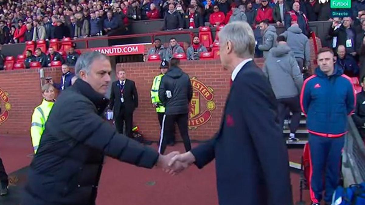 Mourinho y Wenger apenas cruzaron las miradas en el saludo inicial