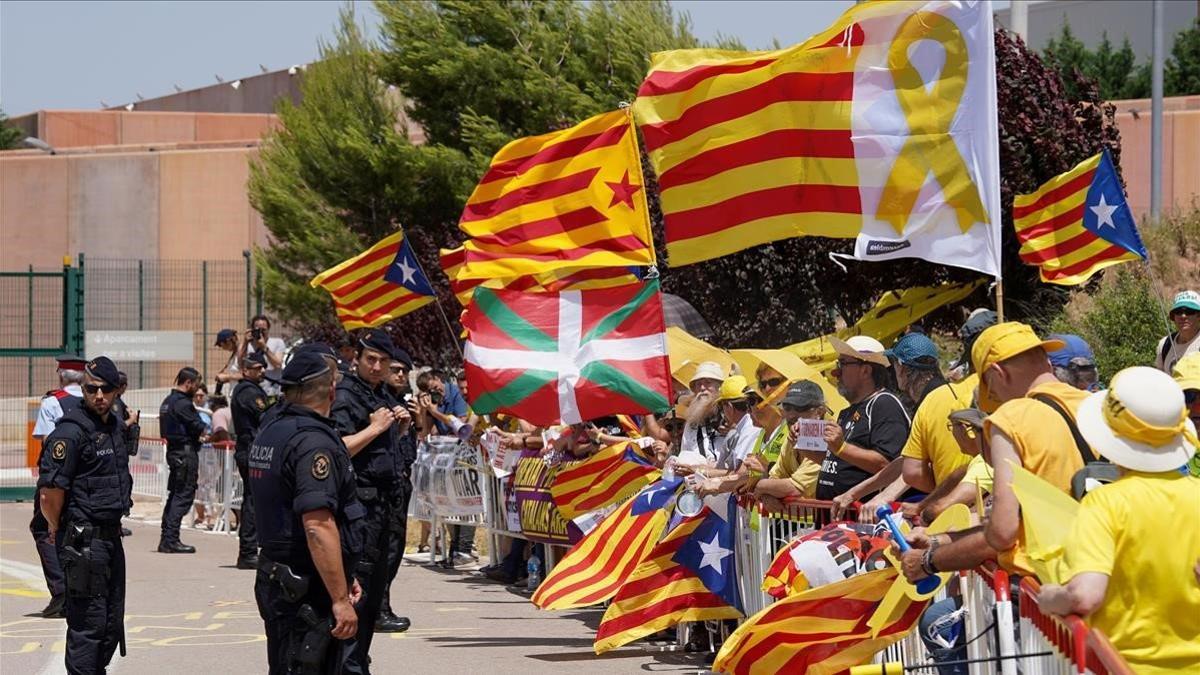 Concentración ante la cárcel de Lledoners, el 26 de junio del 2019