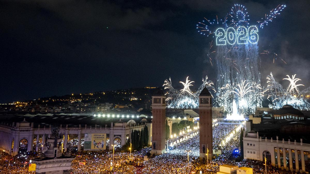 Espectáculo de drones en la Avenida de María Cristina para dar la bienvenida al nuevo año 2026