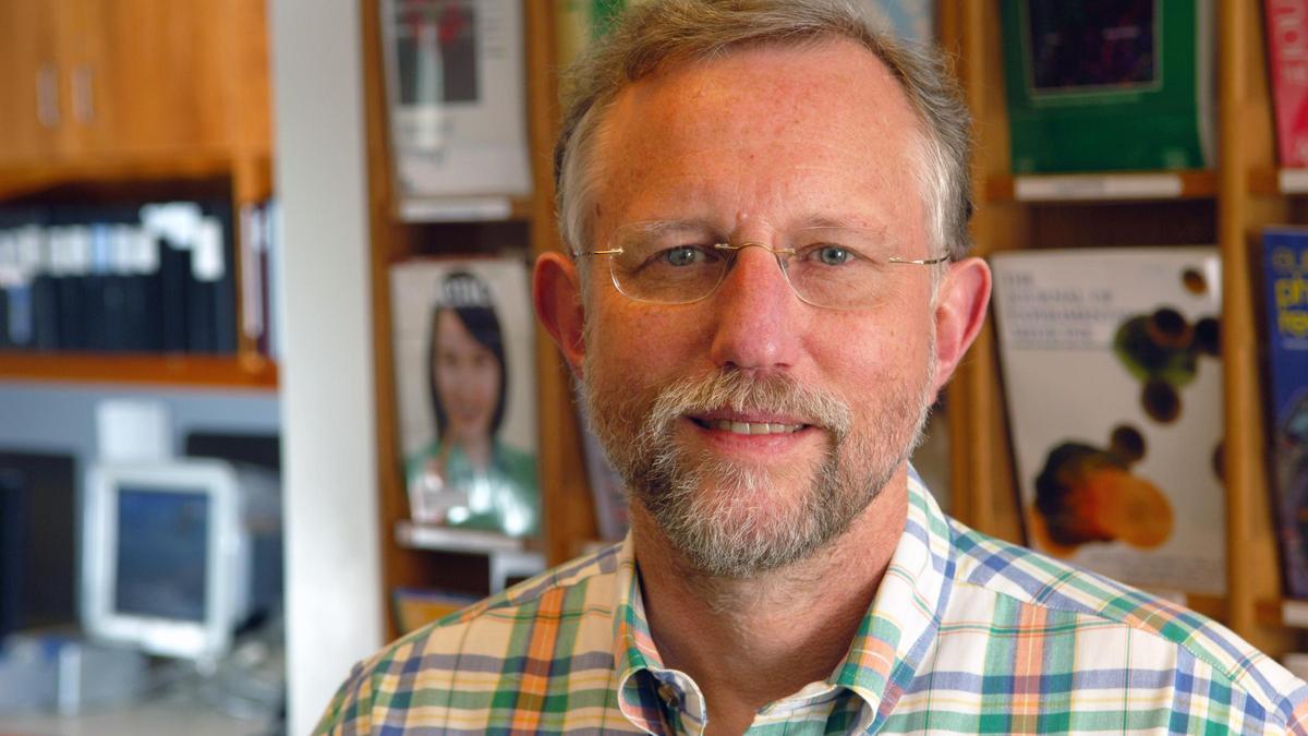 El virólogo estadounidense Charles M. Rice, uno de los descubridores del virus de la hepatitis C, ganó el Nobel de Medicina de 2020.