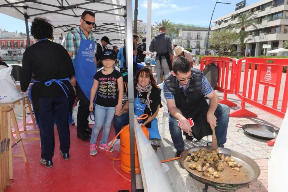 Cerca de 250 personas, repartidas en 13 grupos, han participado en el II Concurs d´arròs mariner Peix Nostrum