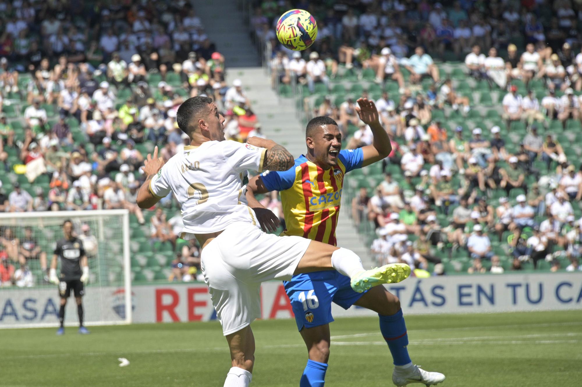 El Elche pone la alfombra al Valencia (0-2)