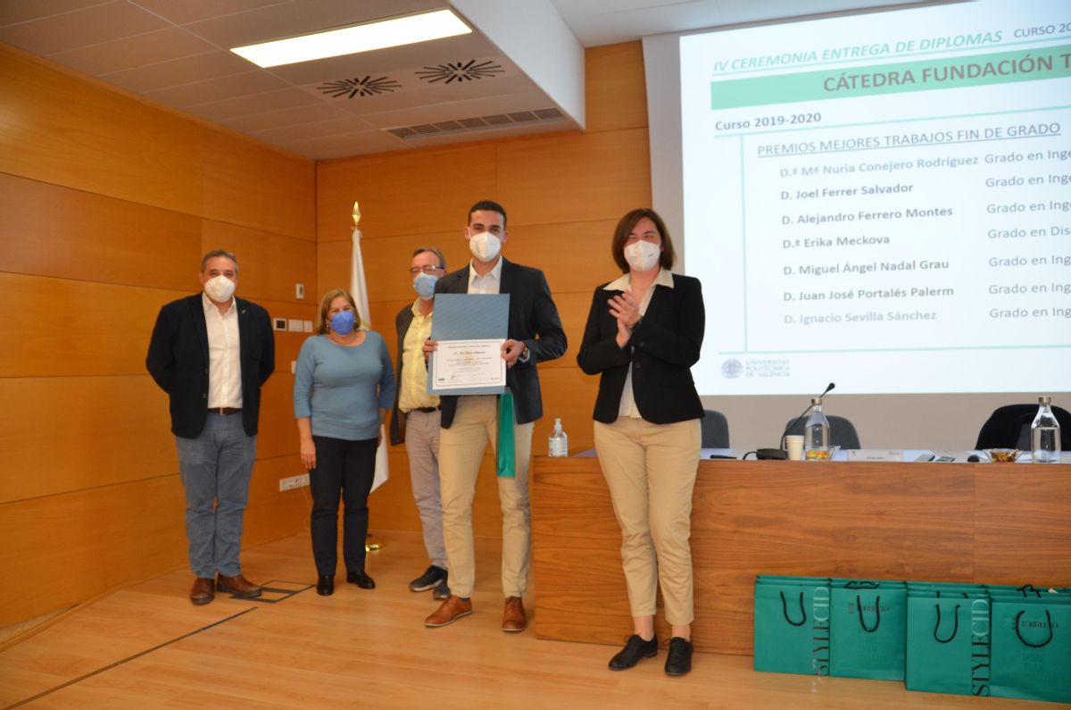 Joel Ferrer recibió también el Premio al Mejor Trabajo de Fin de Grado del curso 2019/2020 de la Cátedra de Torrecid.