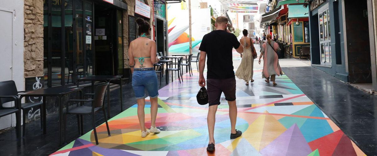 El arcoíris de Okuda, como el efecto 'Peaky Blinders' de Birmingham, pero en Ibiza