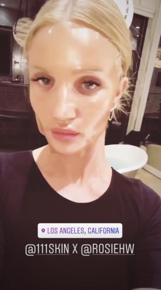 ¿Por qué todas las celebridades que seguimos en Instagram usan la misma mascarilla?
