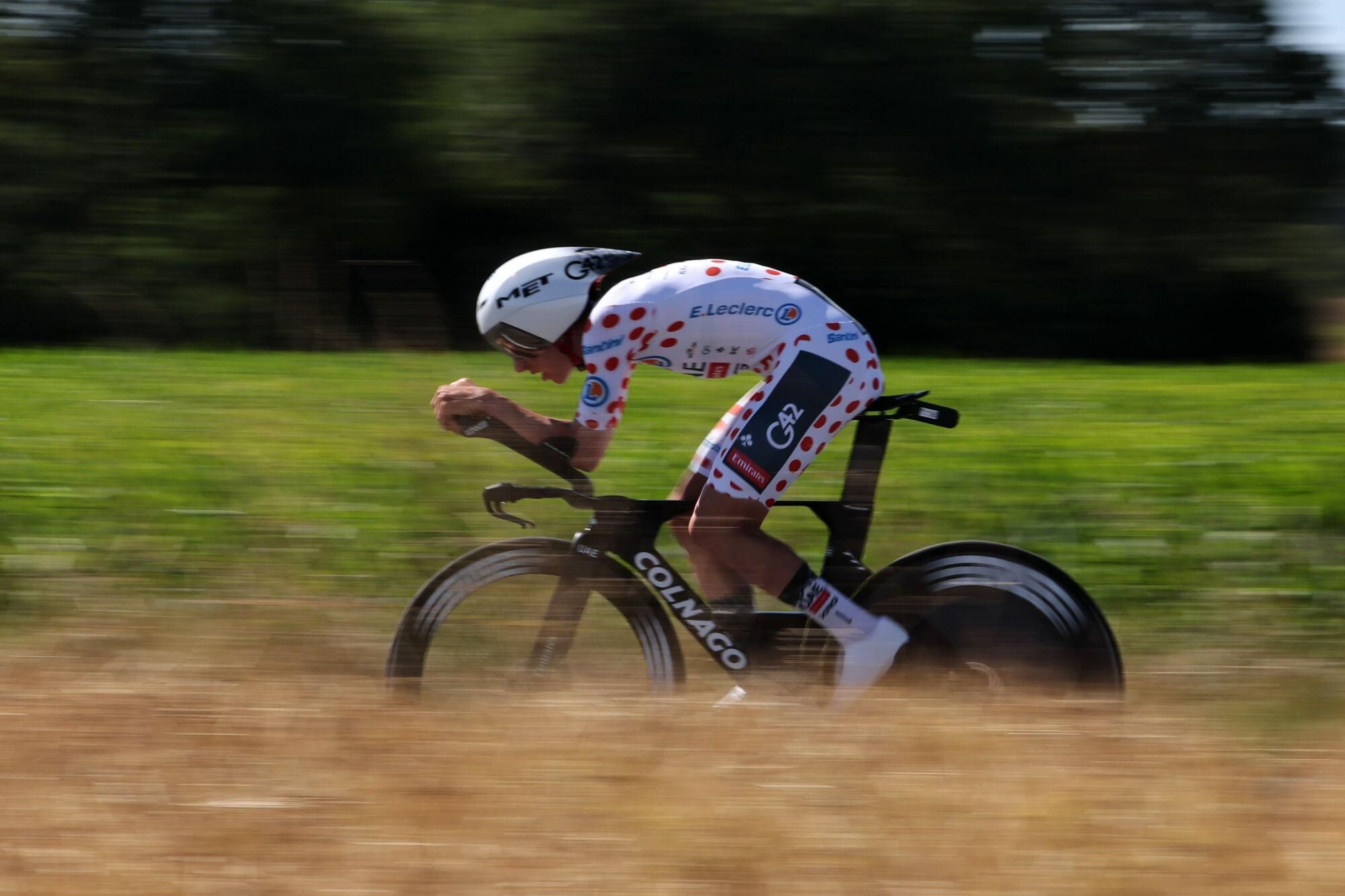 Caen (France), 09/07/2025.- Slovenian rider Tadej Pogacar of UAE Team Emirates, wearing the polka dot best climber jersey, in action during the 5th stage of the Tour de France, an Individual Time Trial (ITT) over 33km in Caen, France, 09 July 2025. (Ciclismo, Francia) EFE/EPA/CHRISTOPHE PETIT TESSON