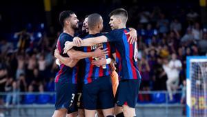 Los jugadores del Barça celebran uno de los goles.