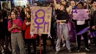 Las frases del 8M: "Ante el auge fascista, aquí está la Murcia feminista"