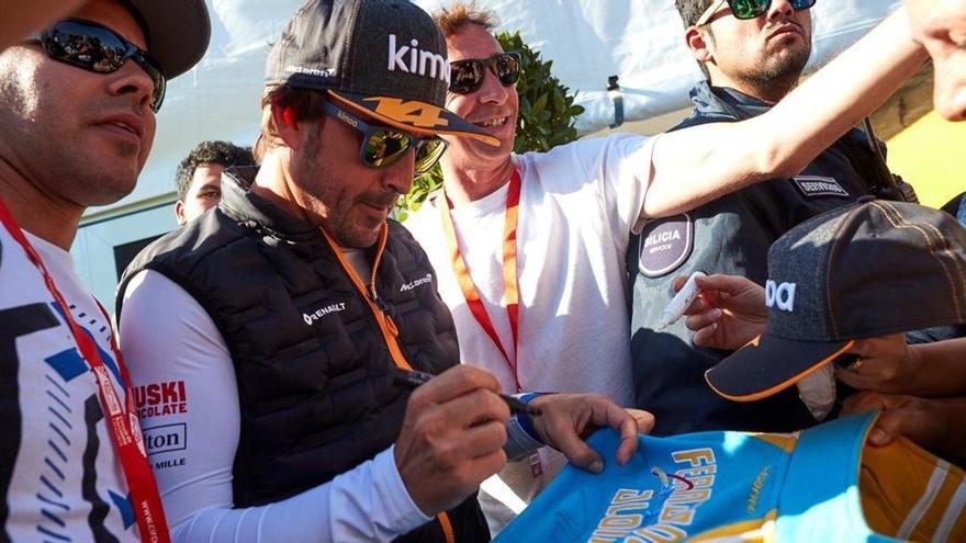 Alonso se deja ver por el Circuito de Cataluña