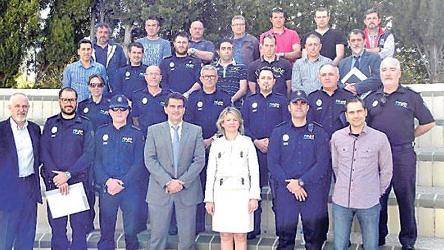 Foto de familia de la primera reunión de coordinación del proyecto SPAT, presidida por la consellera Riera.