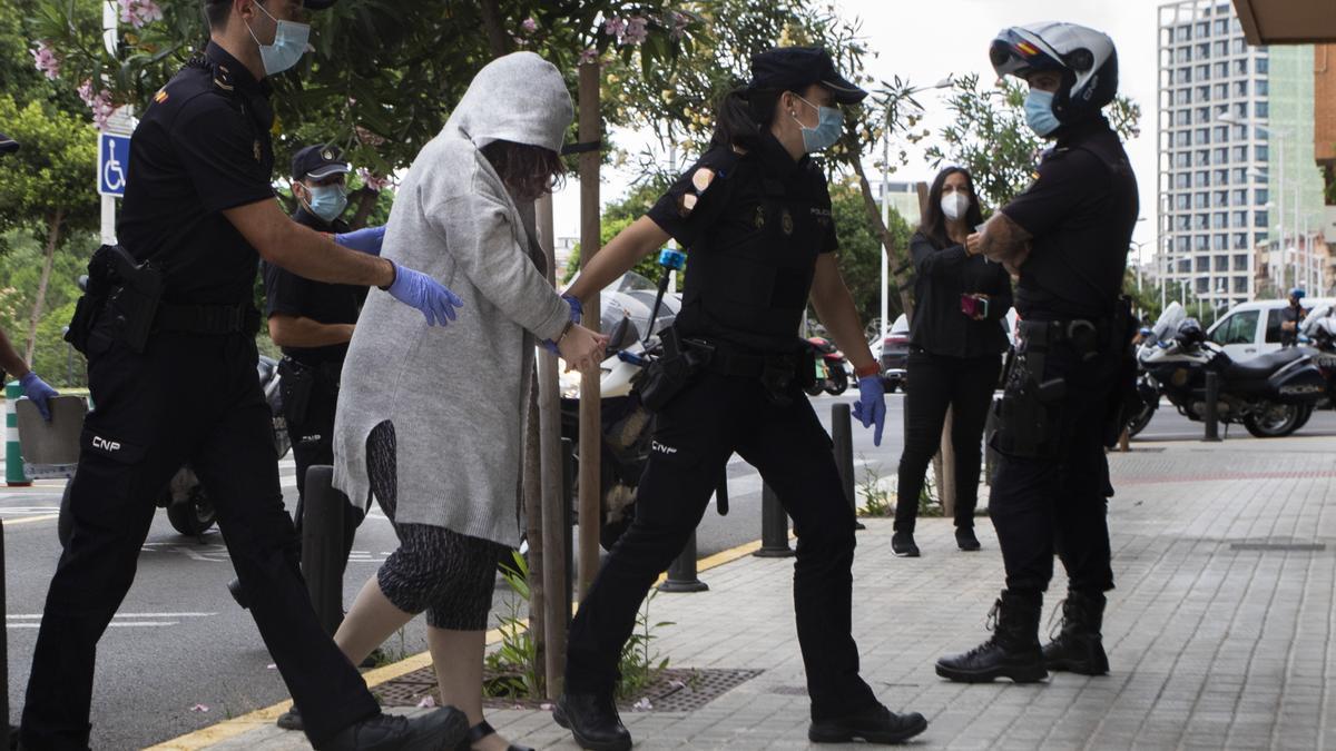 Beatriu F. C., la acusada de matar a su marido en silla de ruedas y con una enfermedad terminal en Godelleta.