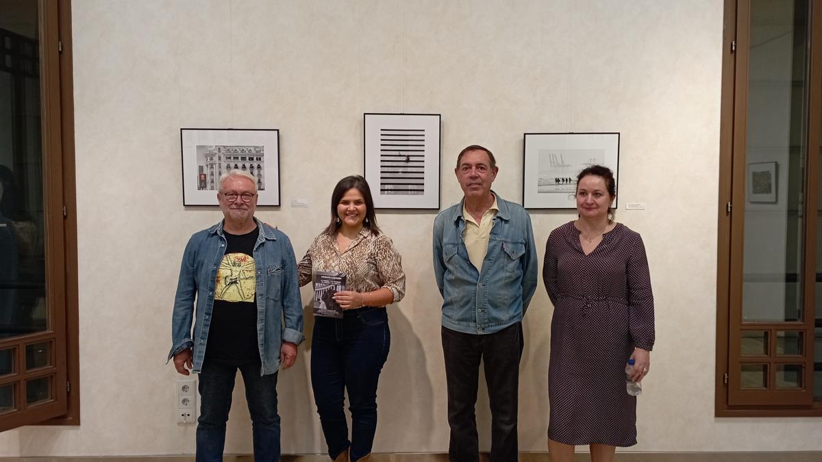 Inauguración de la exposición del fotógrafo valenciano Vicente Carrión en el Gran Teatre Antonio Ferrandis de Paterna