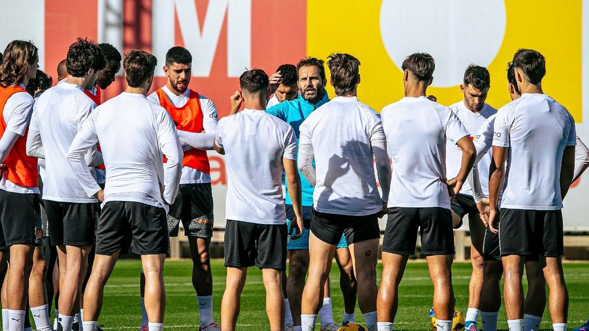 Últimas instrucciones de Baraja a sus futbolistas antes del duelo copero
