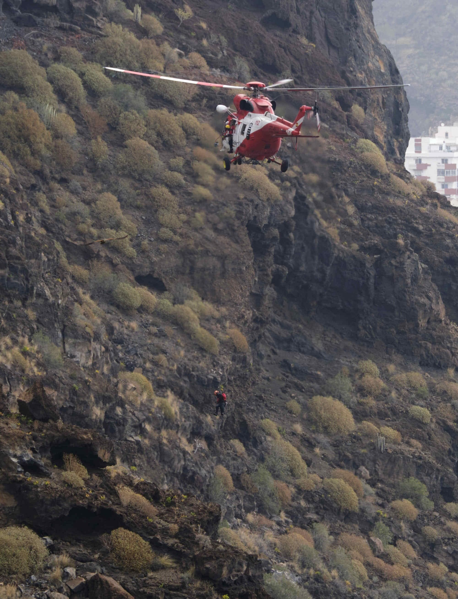 Rescate de los cadáveres de un padre y su hija en Barranco Hondo, en Candelaria