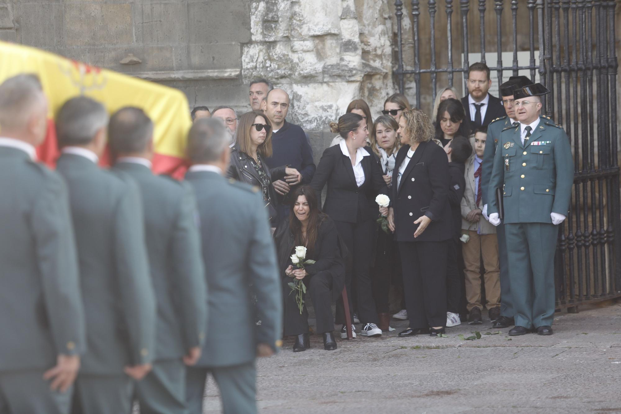 En imágenes: funeral en la catedral de Oviedo del guardia civil que evitó una masacre ciclista en Pravia