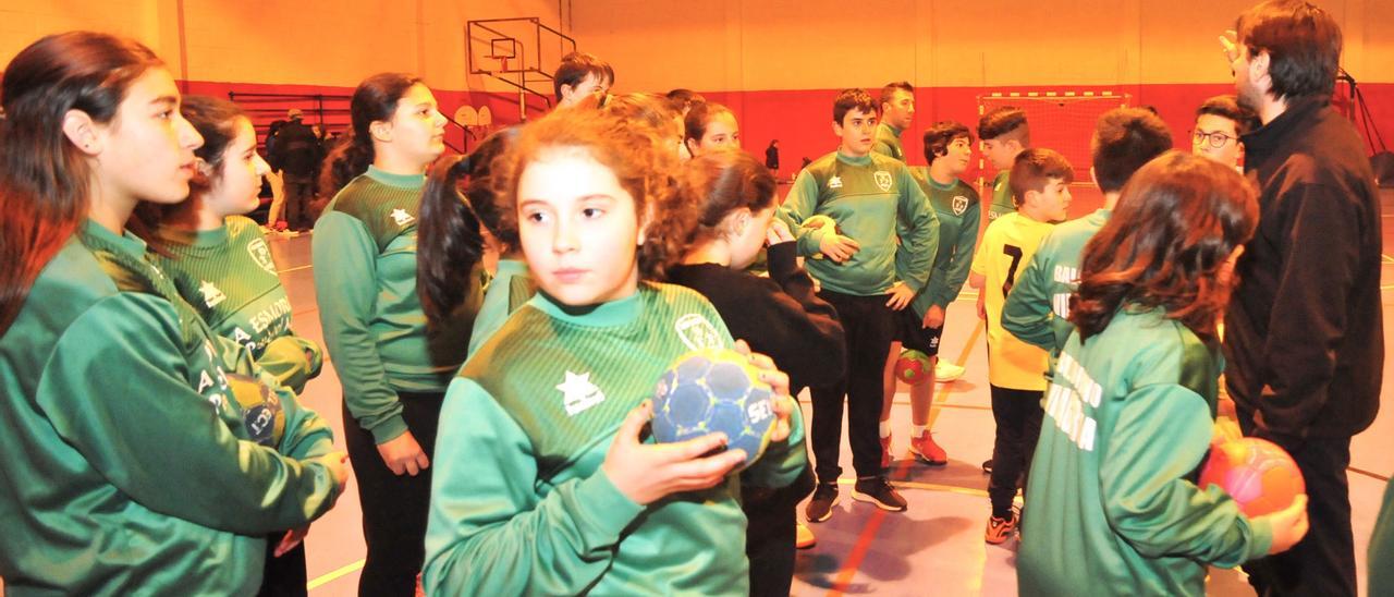 El balonmano es uno de los muchos deportes con los que se representa a Vilagarcía en competiciones federadas.