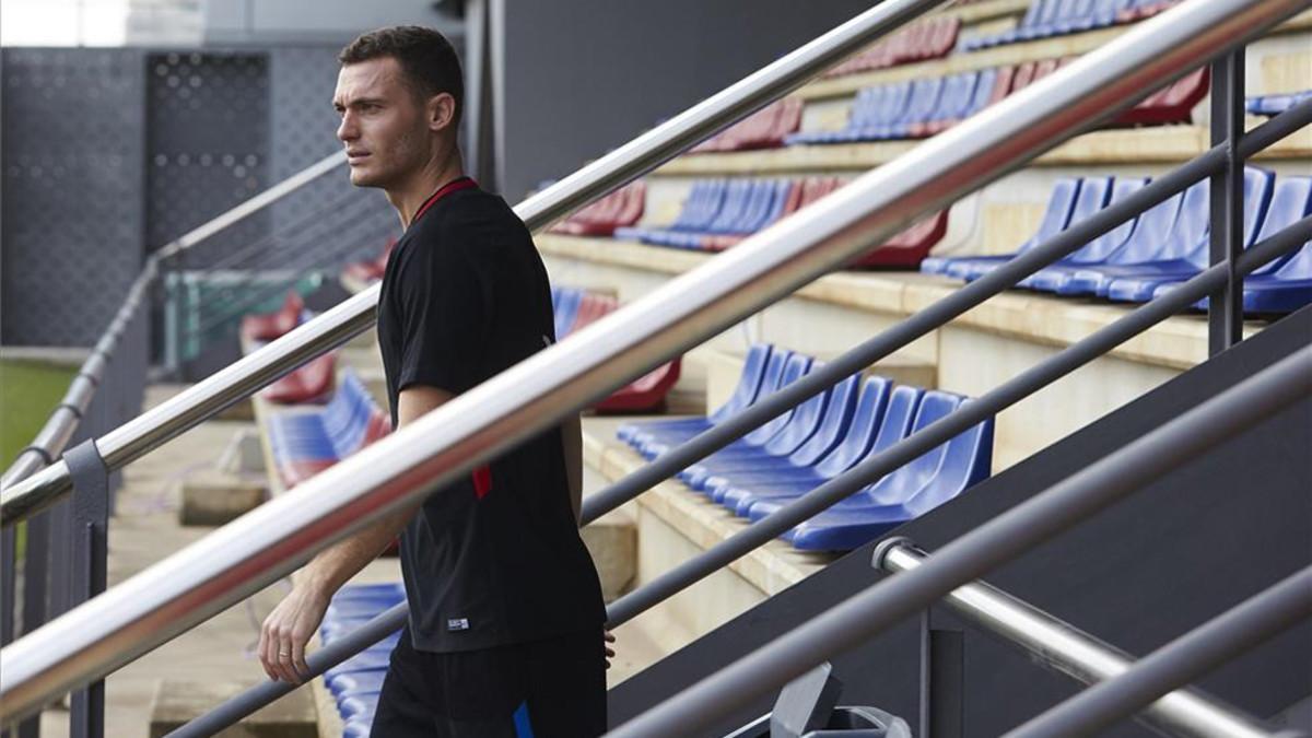 Vermaelen se retiró pronto del Nou Estadi