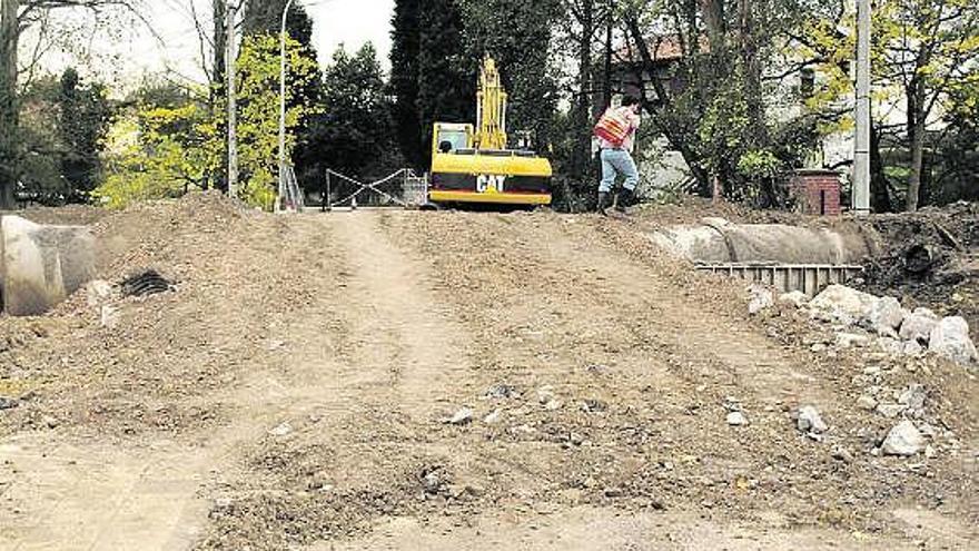 Aspecto de las obras del colector emisario de Los Riegos, en la avenida Buenavista.