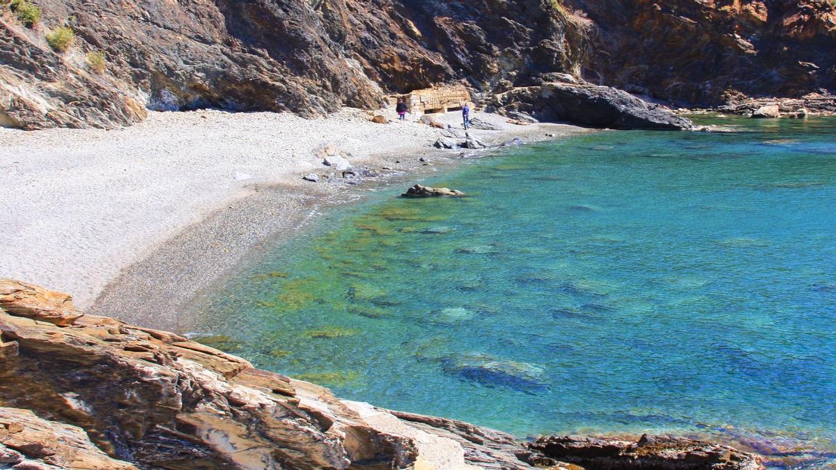 La platja del Pi, a Portbou.