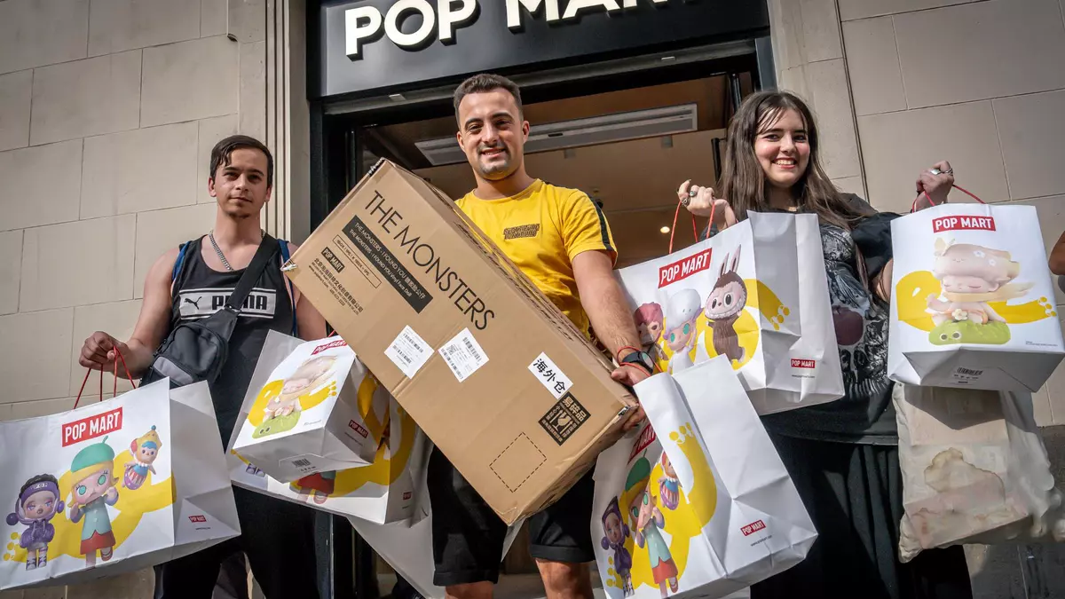 48 horas de espera por un muñeco de Pop Mart: “Dormimos con cartones para revenderlo por el doble”