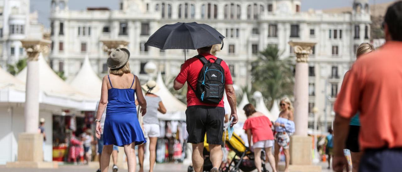 Protegerse contra el calor es la principal recomendación médica.