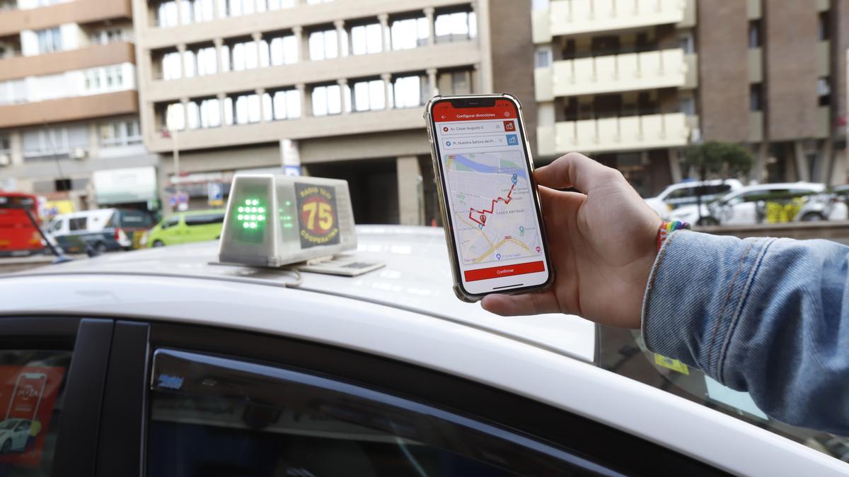 La nueva 'app' Moza permite conocer el precio de los viajes en taxi cuando se reservan.