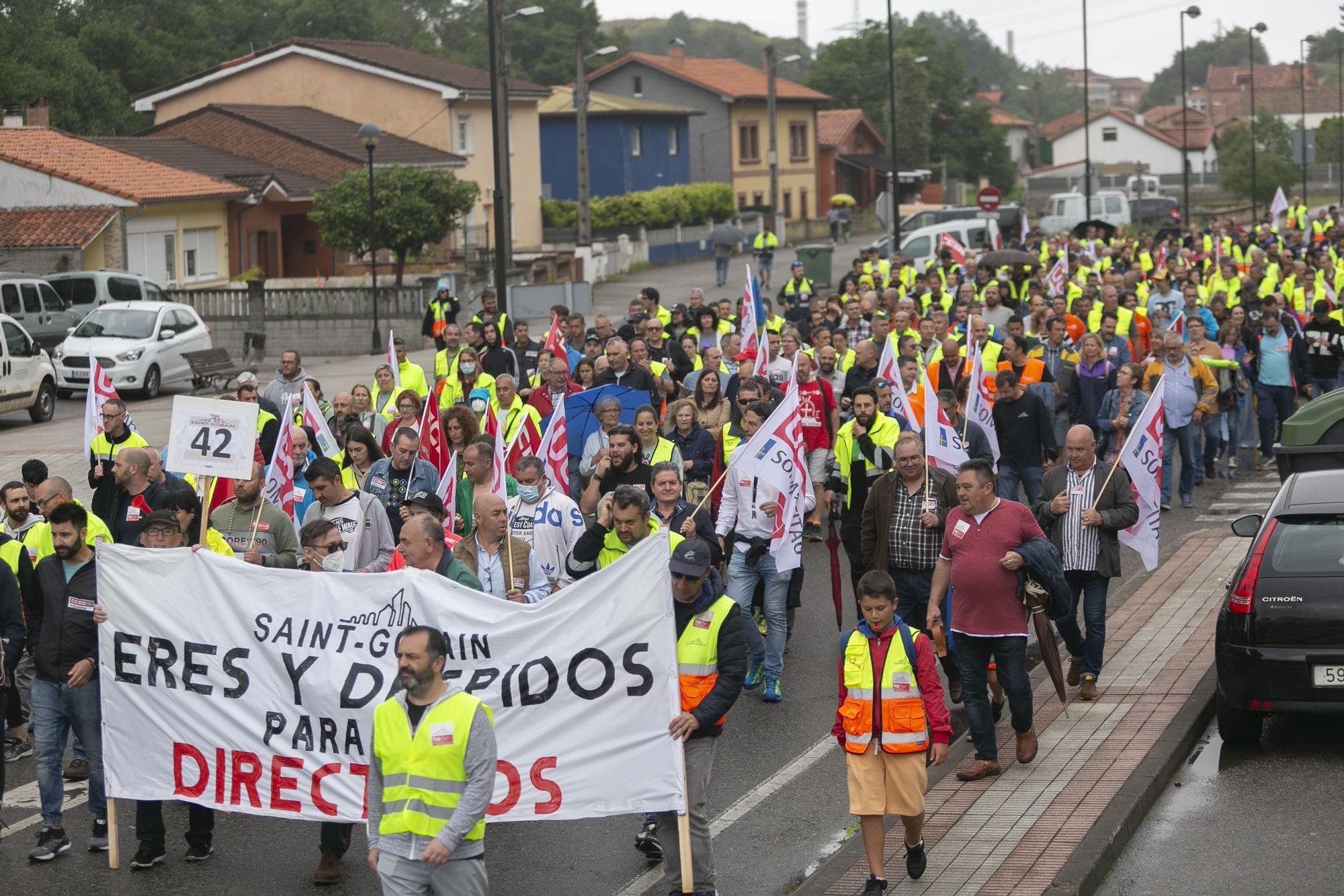 EN IMÁGENES: así transcurrió la marcha de los trabajadores de Saint-Gobain