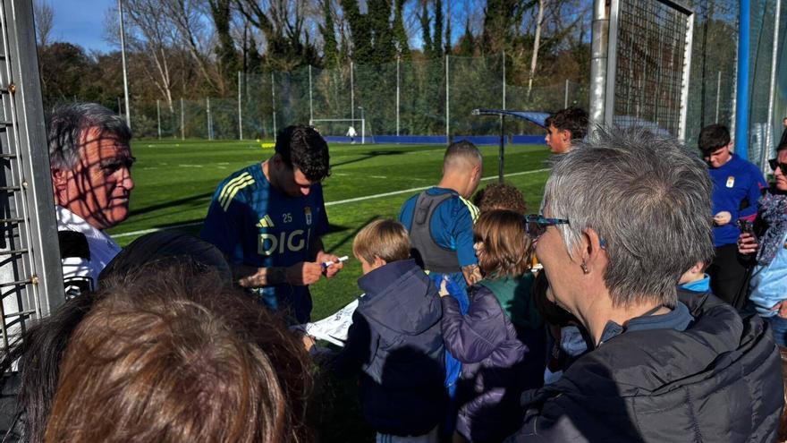 El oviedismo invade El Requexón para apoyar al equipo: “Hay que estar en las buenas y en las malas”